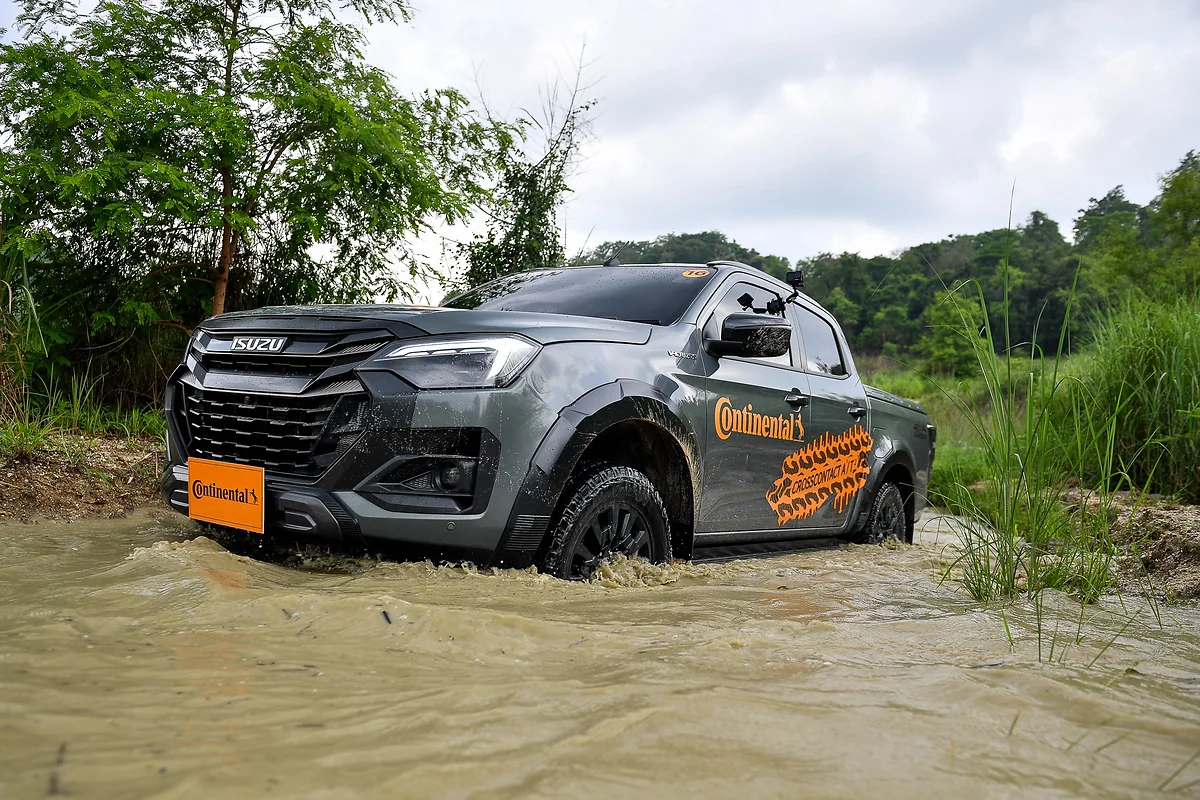 Continental CrossContact A/T2 ทดสอบเส้นทางโคลนกับรถ Isuzu รถ Isuzu ทดสอบยาง Continental CrossContact A/T2 ในเส้นทางโคลน