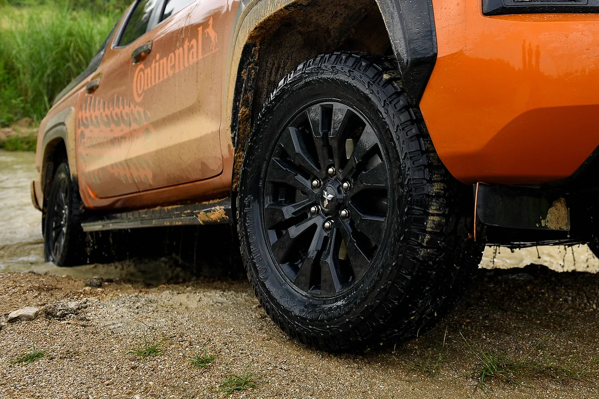 Continental CrossContact A/T2 กับการทดสอบเส้นทางโคลน รถกระบะทดสอบยาง Continental CrossContact A/T2 บนเส้นทางโคลน