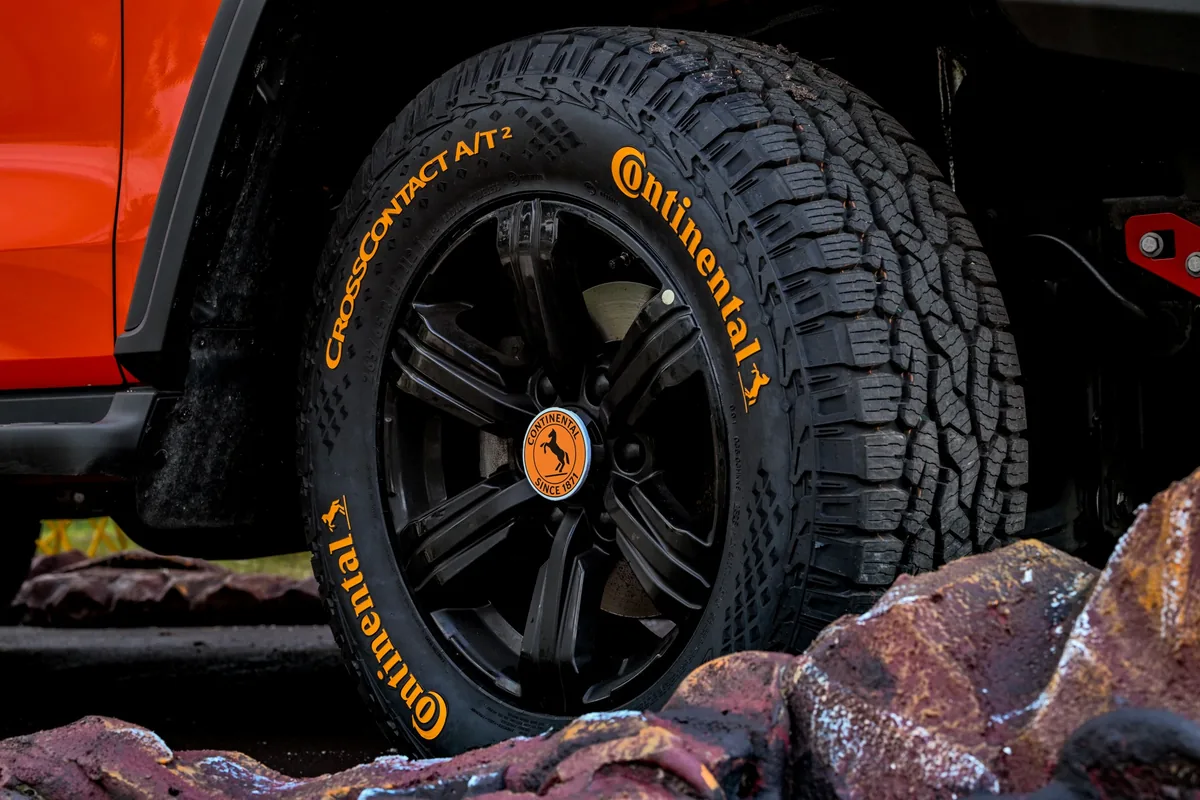 รายละเอียดล้อยาง Continental CrossContact A/T2 บนรถโชว์ ภาพระยะใกล้ยาง Continental CrossContact A/T2 บนรถโชว์ในงาน Driving Experience 2026