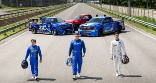 นักแข่ง Ford Thailand Racing เดินนำหน้ารถแข่ง Ford Ranger V6 ทั้ง 3 คัน สำหรับ Thailand Super Series 2026