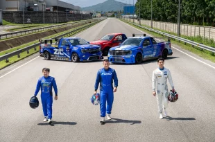นักแข่ง Ford Thailand Racing เดินนำหน้ารถแข่ง Ford Ranger V6 ทั้ง 3 คัน สำหรับ Thailand Super Series 2026