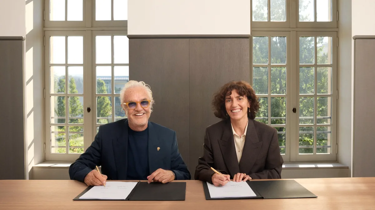 Gucci Racing Alpine Formula One Team การลงนามความร่วมมือ ผู้บริหาร Gucci และ Alpine ลงนามความร่วมมือ Gucci Racing Alpine Formula One Team