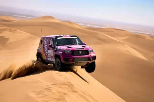 รถแข่ง GWM TANK ขับลุยเนินทรายในรายการ Taklimakan Rally 2026