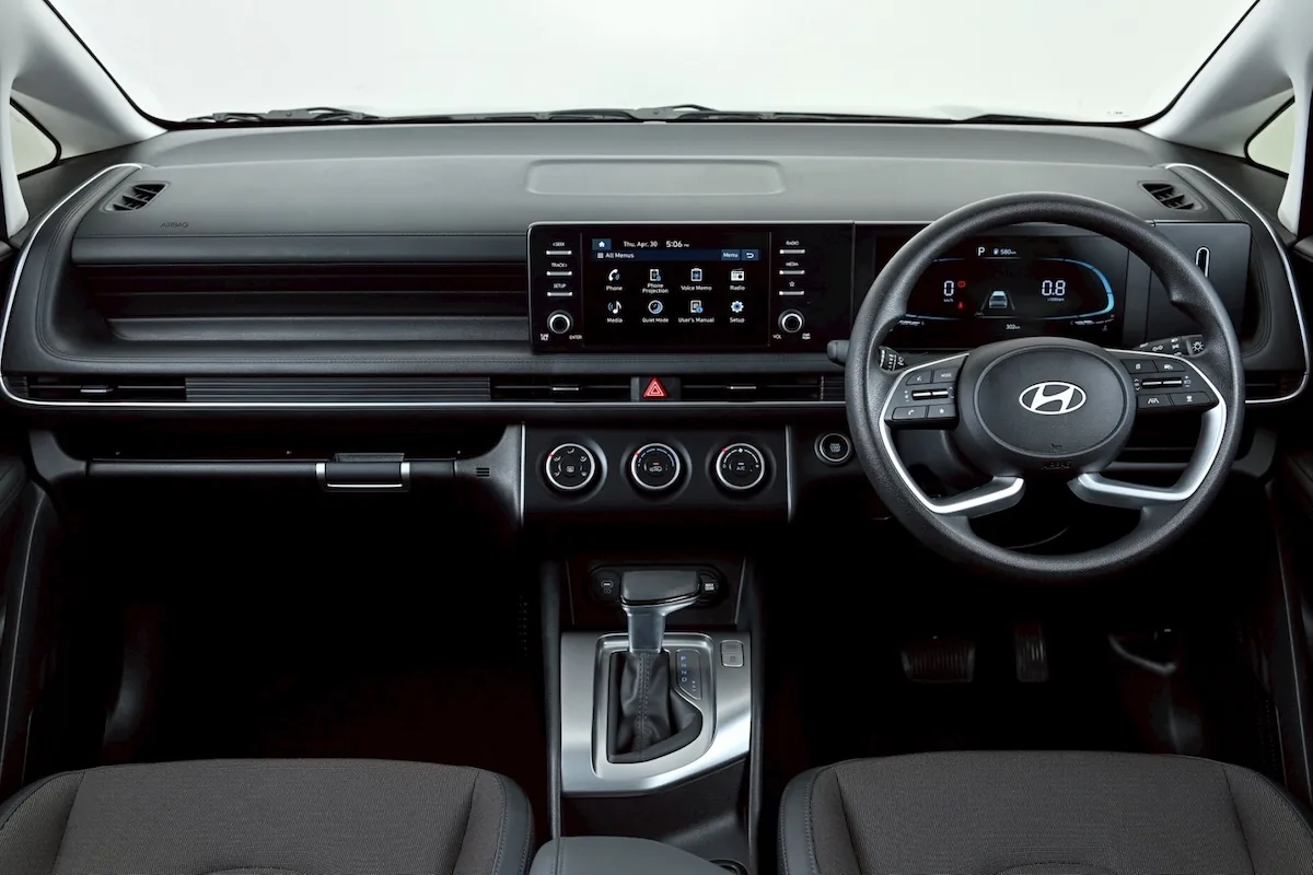 ภายในห้องโดยสารด้านหน้า Hyundai new STARGAZER แผงคอนโซลและห้องโดยสารด้านหน้าของ Hyundai new STARGAZER พวงมาลัยขวา