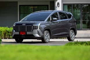Hyundai new STARGAZER มุมมองด้านหน้าสามในสี่จอดหน้าบ้าน