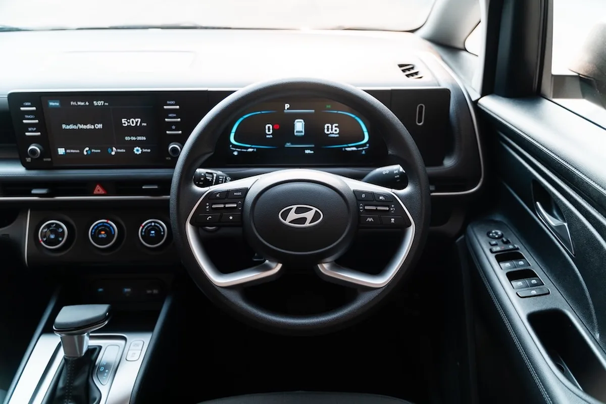 ภายใน Hyundai new STARGAZER พร้อมเทคโนโลยีการขับขี่ ห้องโดยสารด้านหน้า Hyundai new STARGAZER พร้อมหน้าจอและพวงมาลัย