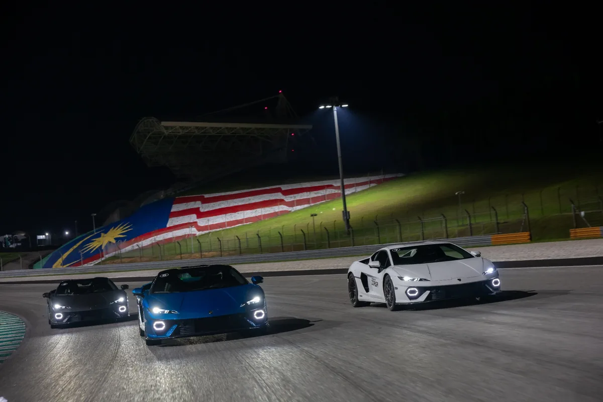 Lamborghini Temerario ขับทดสอบกลางคืนที่สนามเซปัง Lamborghini Temerario ลงขับกลางคืนในกิจกรรม Esperienza Corsa Sepang