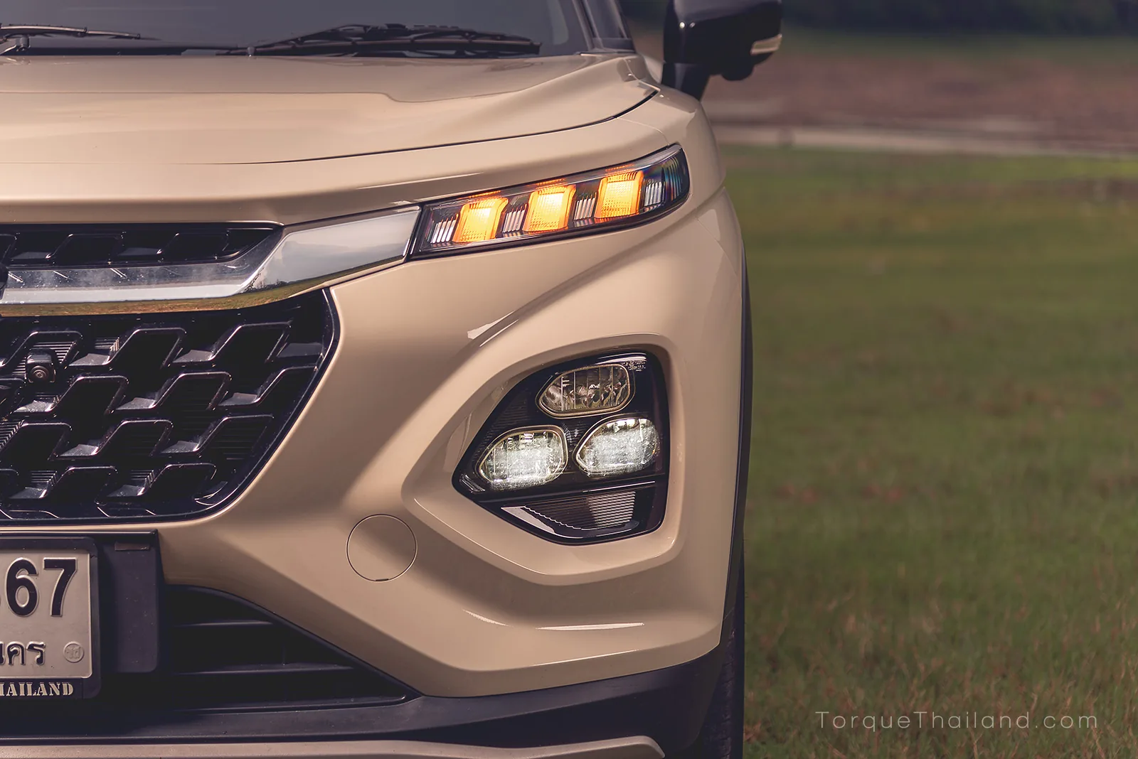 ชุดไฟหน้าแบบ LED ของ Suzuki Fronx พร้อมระบบปรับไฟสูงอัตโนมัติสำหรับส่องสว่างในเวลากลางคืนหรือสภาวะแสงน้อย