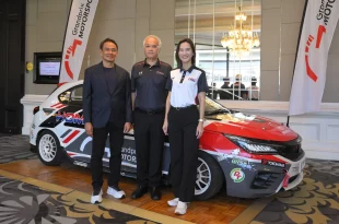 ผู้บริหารร่วมถ่ายภาพกับรถแข่ง Honda One Make Race 2026