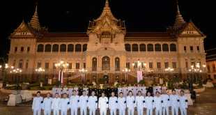 คณะผู้บริหารและพนักงานกลุ่มอีซูซุและกลุ่มตรีเพชร ณ พระบรมมหาราชวัง
