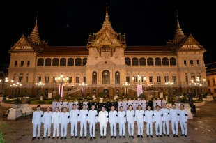 คณะผู้บริหารและพนักงานกลุ่มอีซูซุและกลุ่มตรีเพชร ณ พระบรมมหาราชวัง