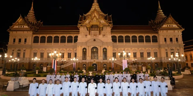 คณะผู้บริหารและพนักงานกลุ่มอีซูซุและกลุ่มตรีเพชร ณ พระบรมมหาราชวัง