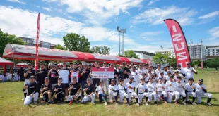อีซูซุมอบเงินสนับสนุน 500,000 บาท พร้อมชุดแข่งขันแก่ทีมเบสบอลยุวชนทีมชาติไทย