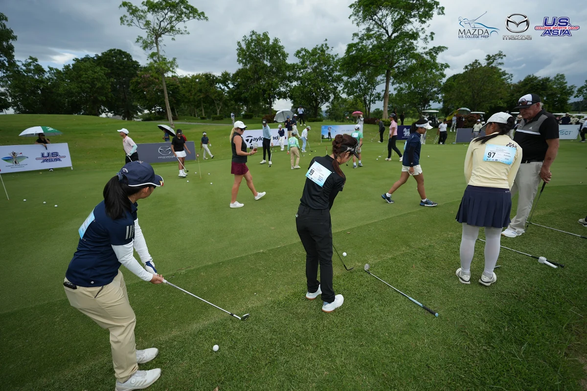 การฝึกทักษะใน Mazda Junior Golf Camp 2026 เยาวชนฝึกทักษะกอล์ฟกับโค้ชในกิจกรรม Mazda Junior Golf Camp 2026