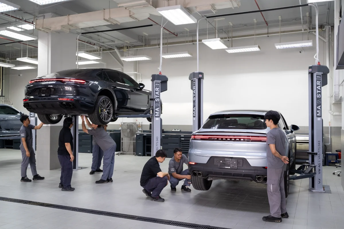 บรรยากาศตรวจเช็กรถยนต์ Porsche AAS บรรยากาศการตรวจเช็กและซ่อมบำรุงรถยนต์ปอร์เช่ภายในศูนย์บริการ Porsche AAS
