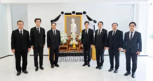คณะผู้บริหารโตโยต้าร่วมพิธีถวายความอาลัยเบื้องหน้าพระฉายาลักษณ์ ณ TOYOTA ALIVE บางนา