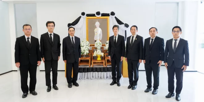 คณะผู้บริหารโตโยต้าร่วมพิธีถวายความอาลัยเบื้องหน้าพระฉายาลักษณ์ ณ TOYOTA ALIVE บางนา
