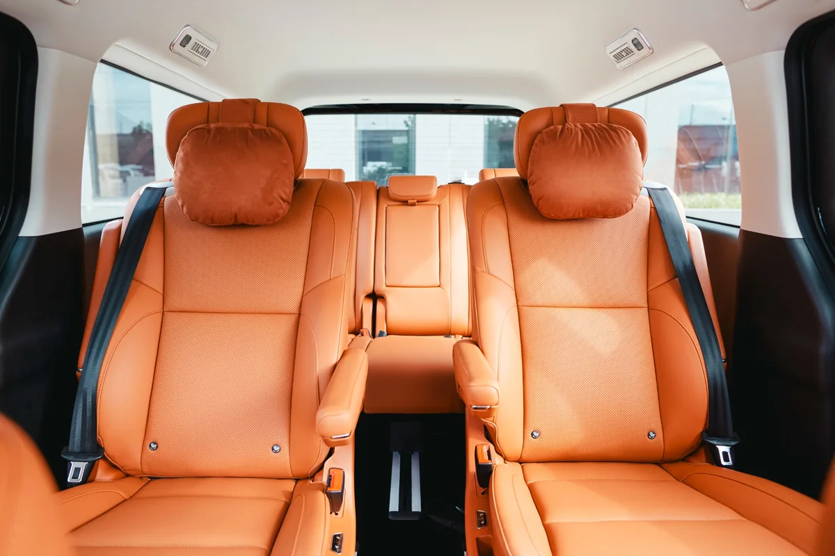 เบาะ Captain Seat ภายใน BAW M8 Flagship เบาะแถวสองแบบ Captain Seat ภายใน BAW M8 Flagship รถไฟฟ้า 7 ที่นั่ง