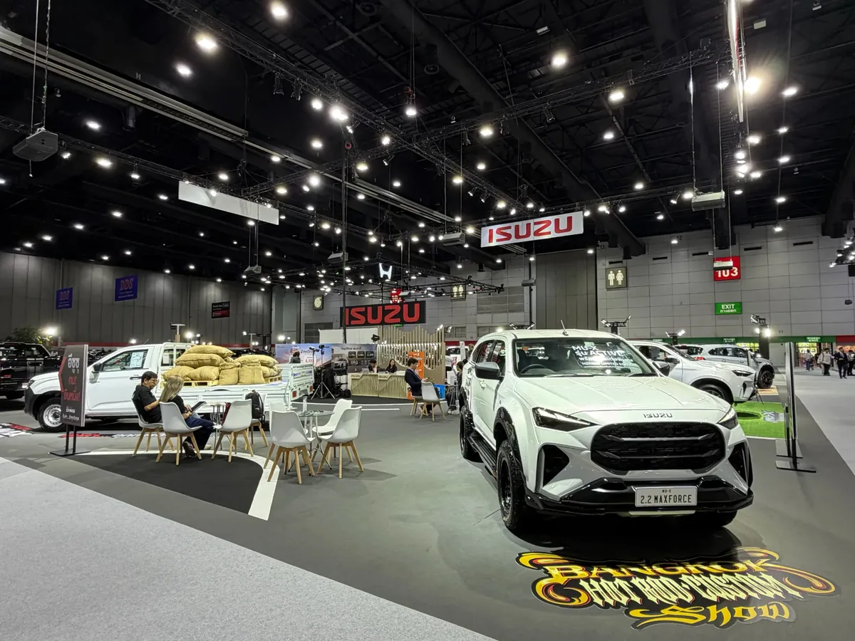 Isuzu MU-X 2.2 MAXFORCE ในงานฟาสต์ ออโต โชว์ ไทยแลนด์ 2026 Isuzu MU-X 2.2 MAXFORCE สีขาว จัดแสดงภายในงานฟาสต์ ออโต โชว์ ไทยแลนด์ 2026