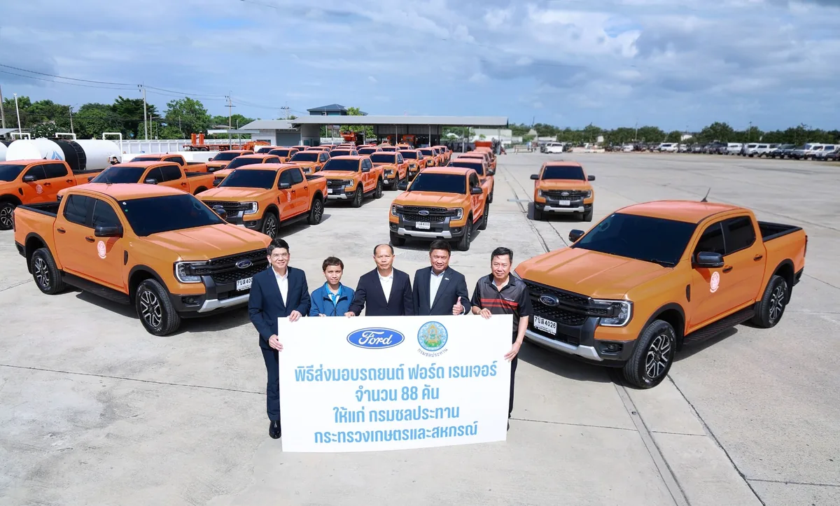 พิธีส่งมอบ Ford Ranger 88 คัน ให้กรมชลประทาน พิธีส่งมอบ Ford Ranger 88 คัน ให้กรมชลประทาน พร้อมรถกระบะเรียงแถวด้านหลัง