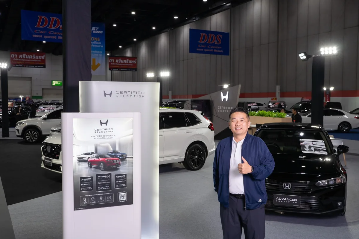 บูธ Honda Certified Selection ในงาน FAST Auto Show 2026 ผู้บริหารยืนหน้าบูธ Honda Certified Selection ในงาน FAST Auto Show 2026 พร้อมรถมือสองคุณภาพ