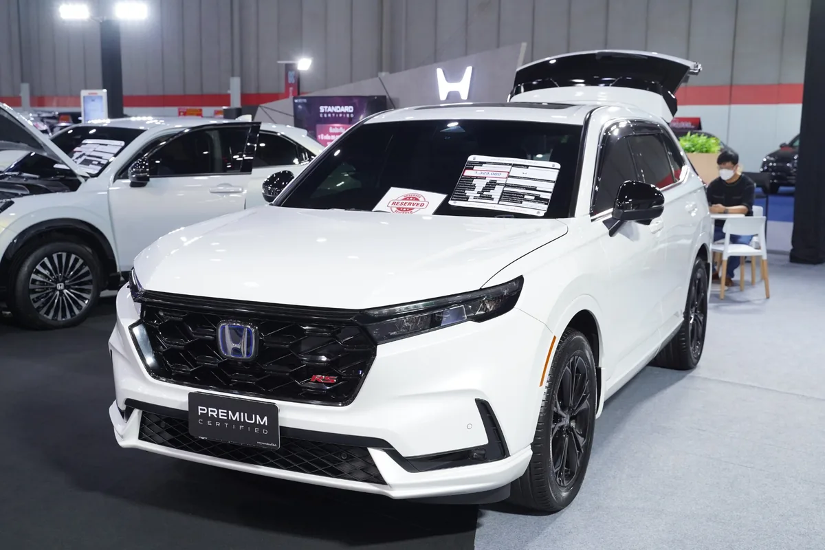 Honda CR-V RS Premium Certified ในงาน FAST Auto Show 2026 Honda CR-V RS สีขาว ในโซน Honda Certified Selection ที่งาน FAST Auto Show 2026