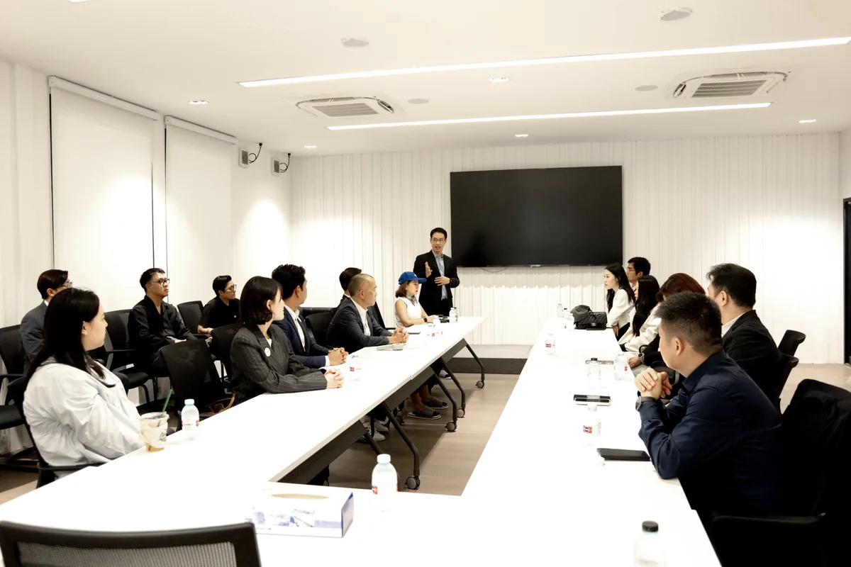 การประชุมความร่วมมืออินฟินิท ออโตโมบิลและซิโน-ไทย ผู้บริหารอินฟินิท ออโตโมบิลและพันธมิตรประชุมความร่วมมือด้านรถยนต์ไฟฟ้าสำหรับองค์กร