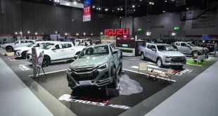 ภาพรวมบูธอีซูซุ พร้อม Isuzu V-Cross 4x4 และรถ D-MAX หลายรุ่นในงาน FAST Auto Show Thailand 2026