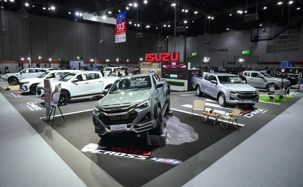 บูธอีซูซุและ Isuzu V-Cross 4x4 ในงาน FAST Auto Show 2026 ภาพรวมบูธอีซูซุ พร้อม Isuzu V-Cross 4x4 และรถ D-MAX หลายรุ่นในงาน FAST Auto Show Thailand 2026