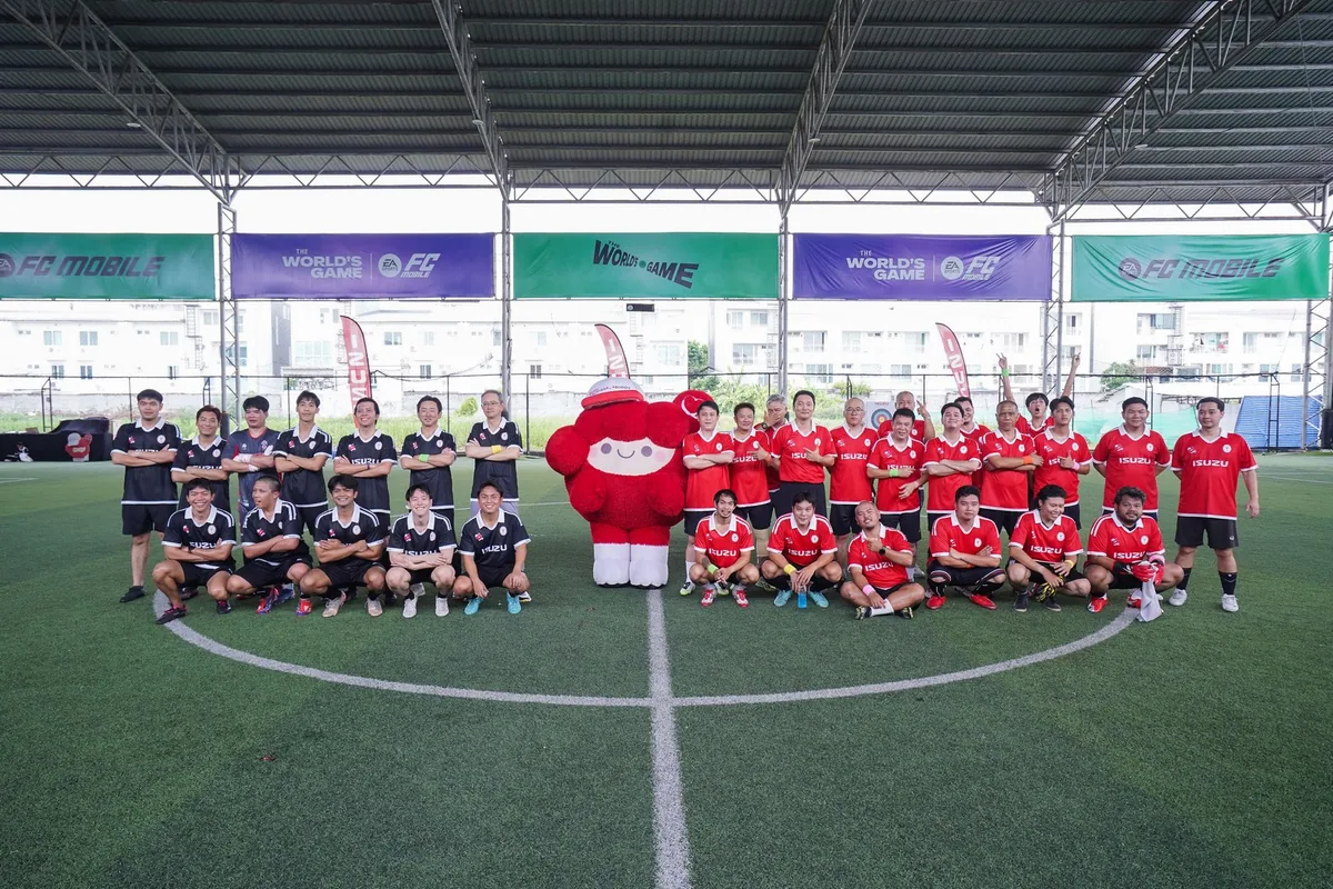 ฟุตบอลกระชับมิตร Isuzu Press Sports Day 2026 ภาพหมู่ทีมสื่อมวลชนและทีมอีซูซุในการแข่งขันฟุตบอลกระชับมิตร