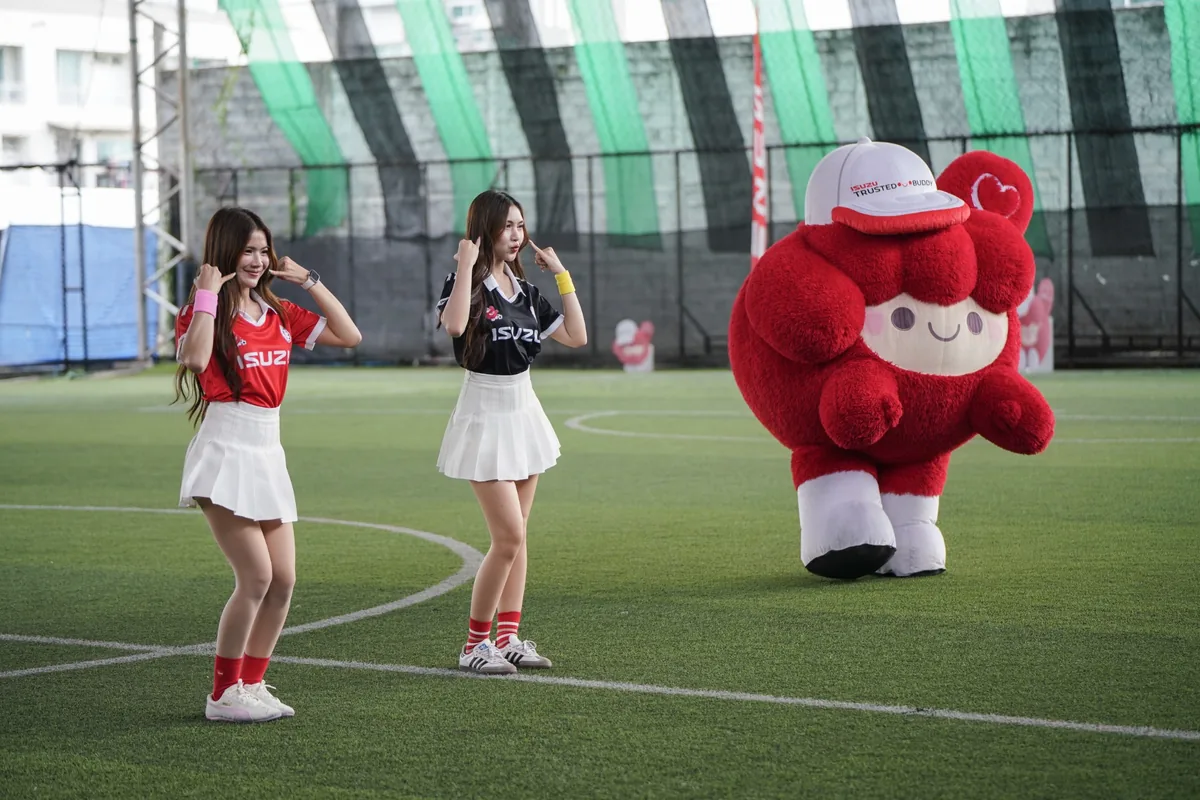 น้องยูจังร่วมกิจกรรมในงาน Isuzu Press Sports Day 2026 น้องยูจังร่วมกิจกรรมสร้างสีสันกับเชียร์ลีดเดอร์ในงาน Isuzu Press Sports Day 2026