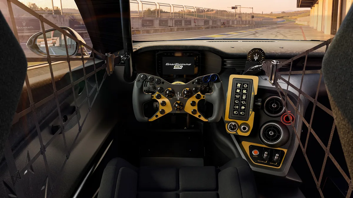 ค็อกพิท Maserati Project GT4 ห้องโดยสาร Maserati Project GT4 มุมมองจากตำแหน่งผู้ขับ