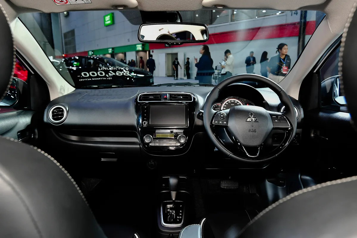 ห้องโดยสาร Mitsubishi Attrage 2026 มุมมองจากเบาะหลัง ห้องโดยสาร Mitsubishi Attrage 2026 มุมมองจากเบาะหลัง