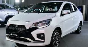 Mitsubishi Attrage 2026 สีขาว มุมด้านหน้าสามส่วนในงาน FAST Auto Show Thailand 2026