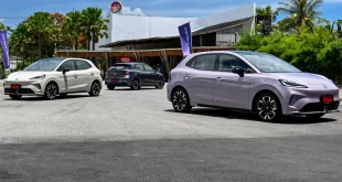 NEW MG URBAN รถยนต์ไฟฟ้ารุ่นใหม่ 3 สี จอดเรียงกันระหว่างกิจกรรมทดลองขับ