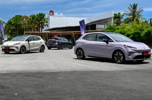 NEW MG URBAN รถยนต์ไฟฟ้ารุ่นใหม่ 3 สี จอดเรียงกันระหว่างกิจกรรมทดลองขับ