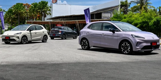 NEW MG URBAN รถยนต์ไฟฟ้ารุ่นใหม่ 3 สี จอดเรียงกันระหว่างกิจกรรมทดลองขับ