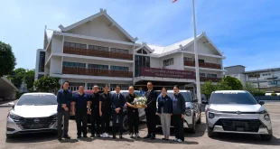 นิสสันส่งมอบรถยนต์ให้กองบัญชาการศึกษา สำนักงานตำรวจแห่งชาติ พร้อมถ่ายภาพร่วมหน้ากองบัญชาการศึกษา