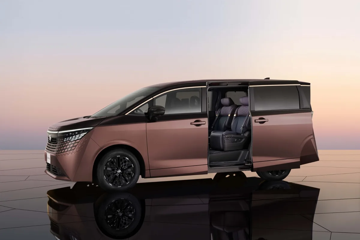 ประตูสไลด์และเบาะแถวที่สองของนิสสัน เอลแกรนด์ อี-พาวเวอร์ ใหม่ นิสสัน เอลแกรนด์ อี-พาวเวอร์ ใหม่ เปิดประตูสไลด์เผยเบาะแถวที่สอง