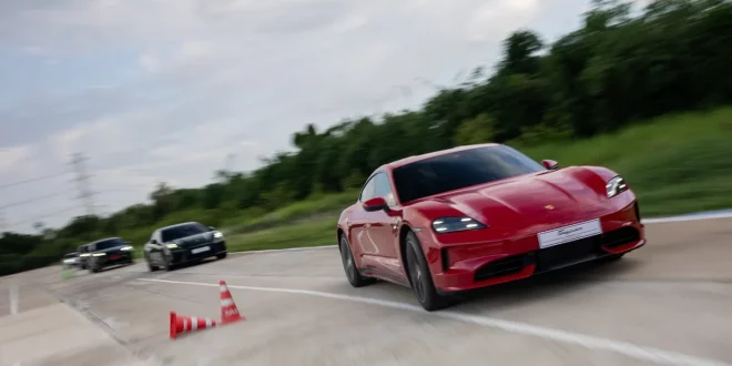 Porsche Taycan ขับในสนามระหว่างกิจกรรม AAS Track Experience 2026