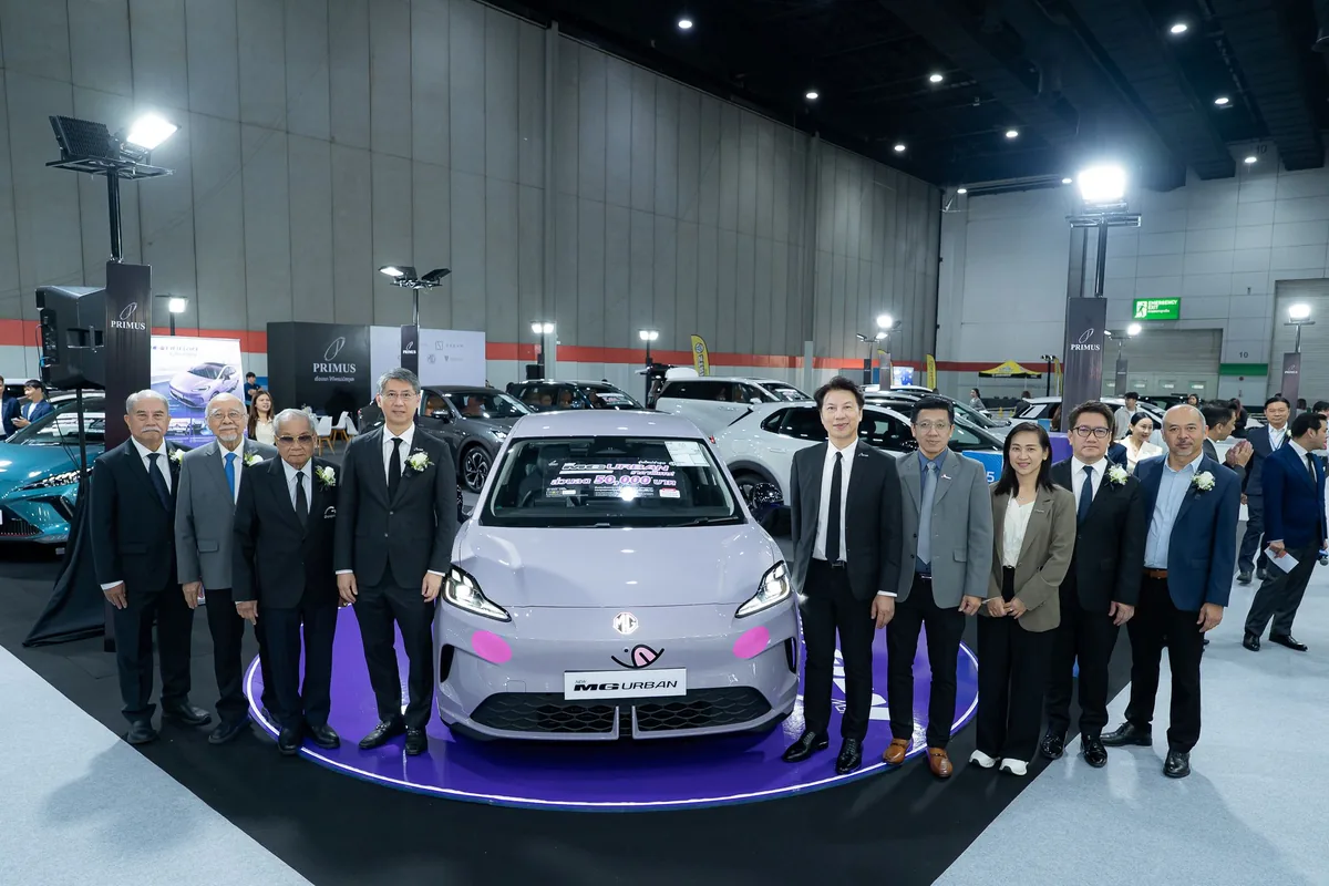 ผู้บริหาร Primus Group กับ NEW MG URBAN ในงาน FAST Auto Show 2026 ผู้บริหาร Primus Group และคณะผู้จัดงาน FAST Auto Show Thailand 2026 ถ่ายภาพร่วมกับ NEW MG URBAN