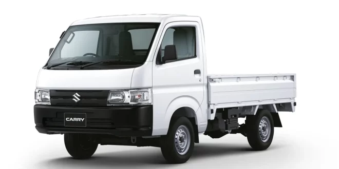 Suzuki Carry สีขาว มุมมองด้านหน้าค่อนไปทางด้านข้าง