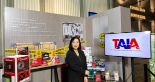 นางสาวยุพิน บุญศิริจันทร์ นายกสมาคมอุตสาหกรรมยานยนต์ไทย ยืนภายในบูธ TAIA ในงาน TCEX 2026