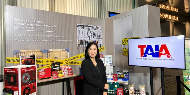 นางสาวยุพิน บุญศิริจันทร์ นายกสมาคมอุตสาหกรรมยานยนต์ไทย ยืนภายในบูธ TAIA ในงาน TCEX 2026