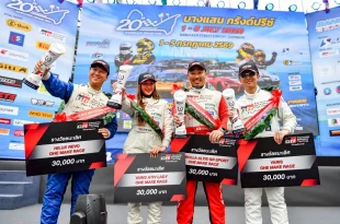 นักแข่งแชมป์ One Make Race Toyota Gazoo Racing Thailand 2026 พร้อมถ้วยรางวัลและป้ายรางวัล