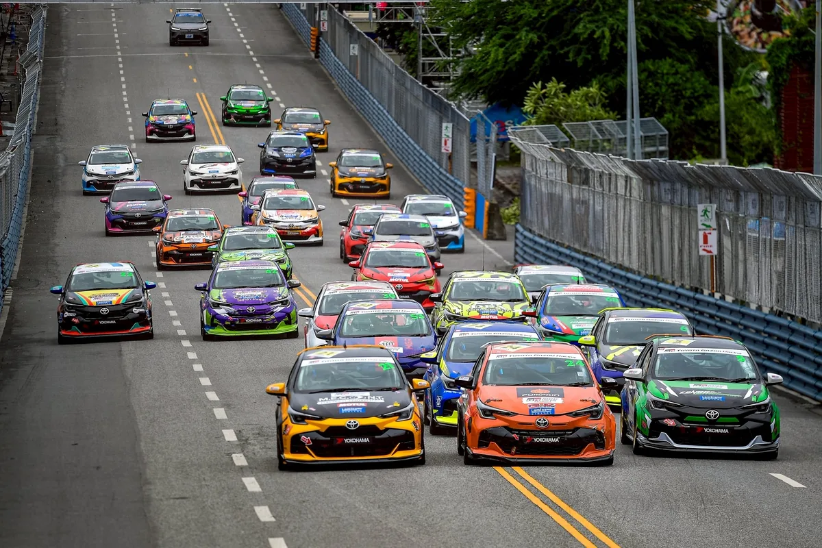 Yaris One Make Race ในงาน Toyota Gazoo Racing Thailand 2026 รถแข่ง Toyota Yaris ลงแข่งขันในรุ่น Yaris One Make Race ที่บางแสน สตรีท เซอร์กิต