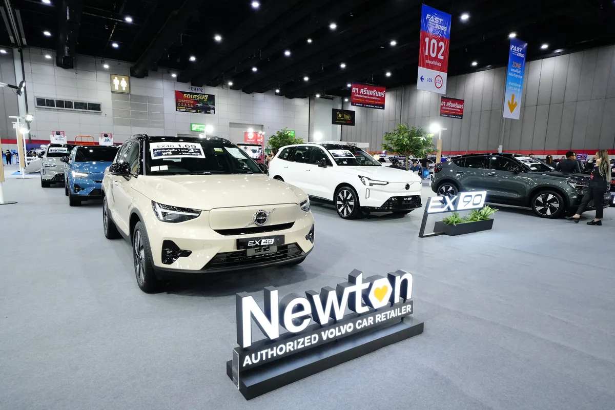 บูธ Volvo Newton ในงาน FAST Auto Show Thailand 2026 บูธ Volvo Newton จัดแสดง Volvo EX40 และ EX90 ในงาน FAST Auto Show Thailand 2026