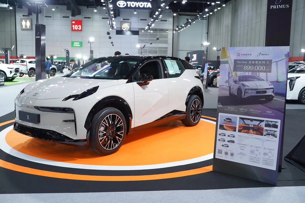 ZEEKR X ในงาน FAST Auto Show Thailand 2026 ZEEKR X สีขาวพร้อมป้ายราคาพิเศษในงาน FAST Auto Show Thailand 2026