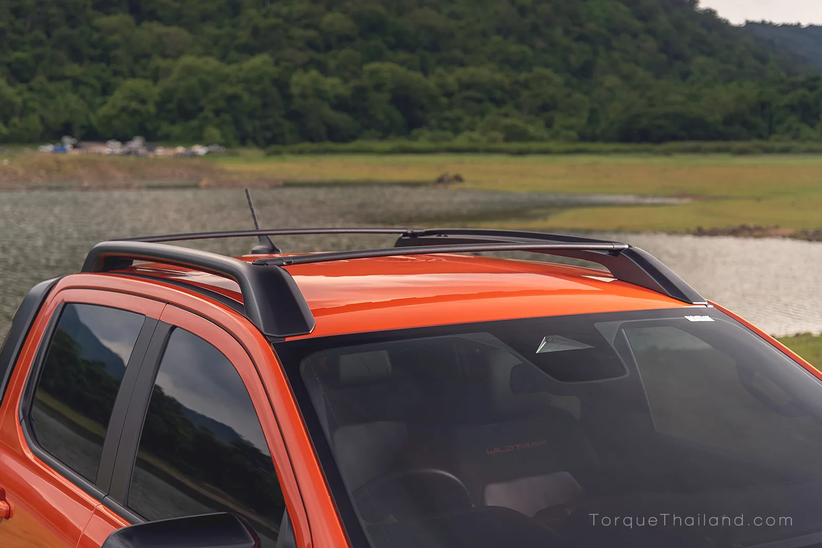 Folding Roof Rack หรือแร็คหลังคาแบบพับเก็บได้ ในชุด FRS คานขวางพับกางง่าย ปรับระยะห่างได้ 2 รูปแบบ รองรับน้ำหนักสูงสุด 80 กก. ขณะขับ และ 250 กก. เมื่อจอด
