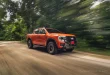 Ford Ranger Wildtrak X เต็มคันหน้าเฉียงขณะวิ่งด้วยความเร็วเดินทางไกล 100-120 กม./ชม. ซึ่งเกียร์จะเปลี่ยนสู่เกียร์ 10 เพื่อประหยัดน้ำมัน โดยช่วงล่างให้ฟีลแน่นหนึบสไตล์รถสปอร์ตแต่ช่วงล่างหลังจะแข็งขึ้นมาก ไม่เน้นความนุ่มนวล